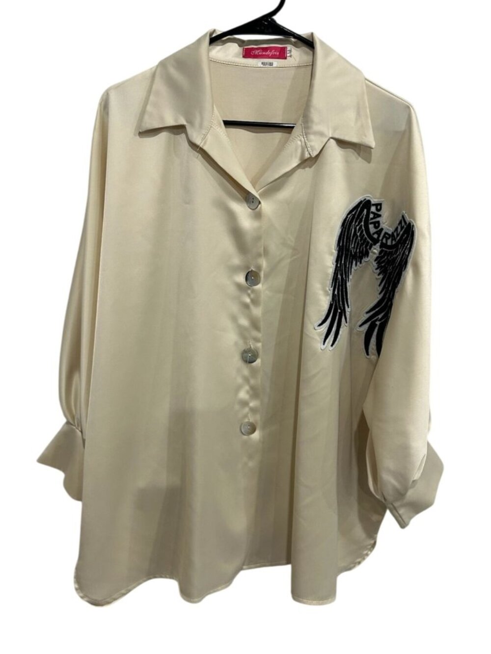 Mundefeis Paparazzi Medium Beige Button-Up Shirt Blouse Black Wing Embroidery